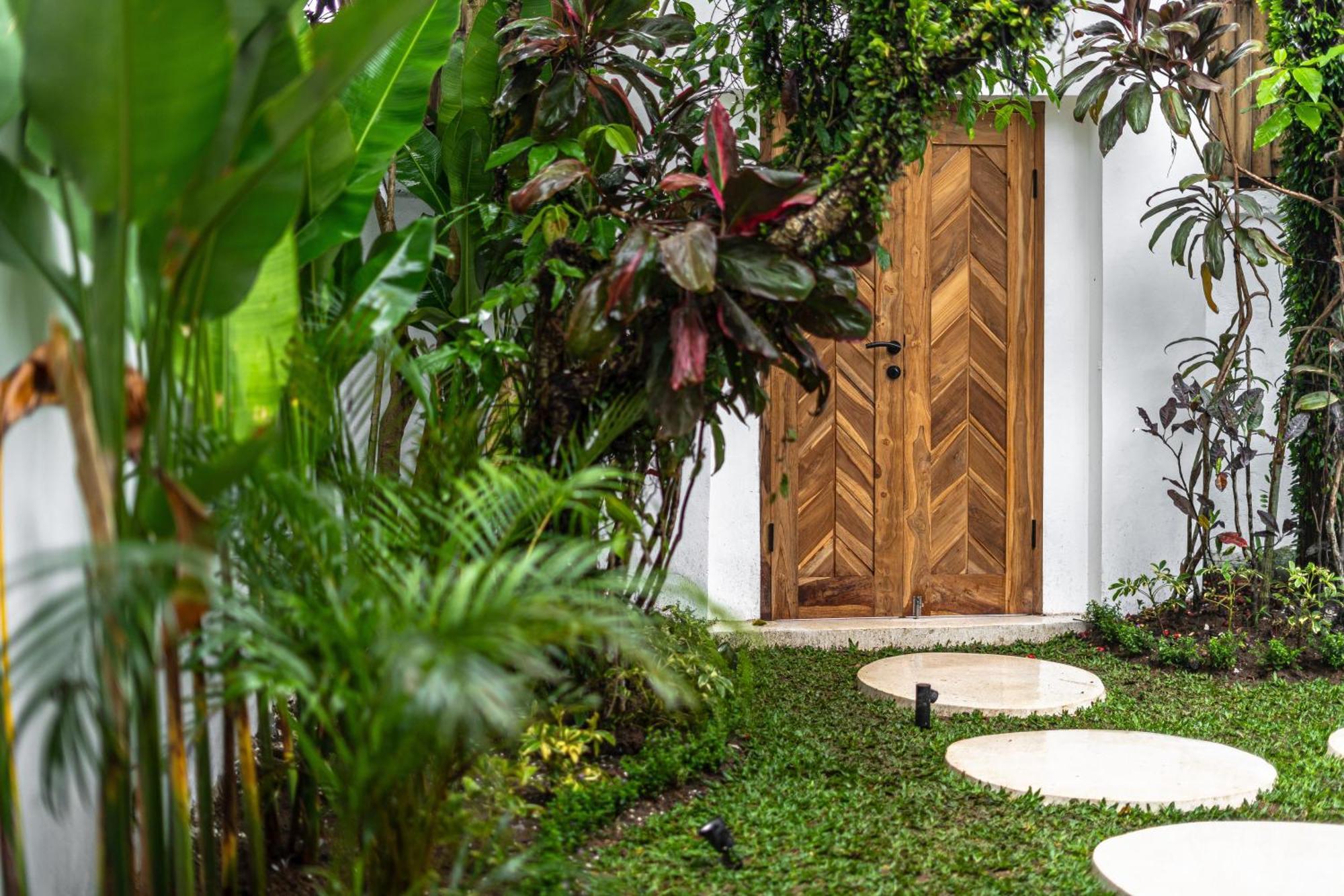 Blue Wave Luxury 3 Bedroom & Private Pool * Ubud