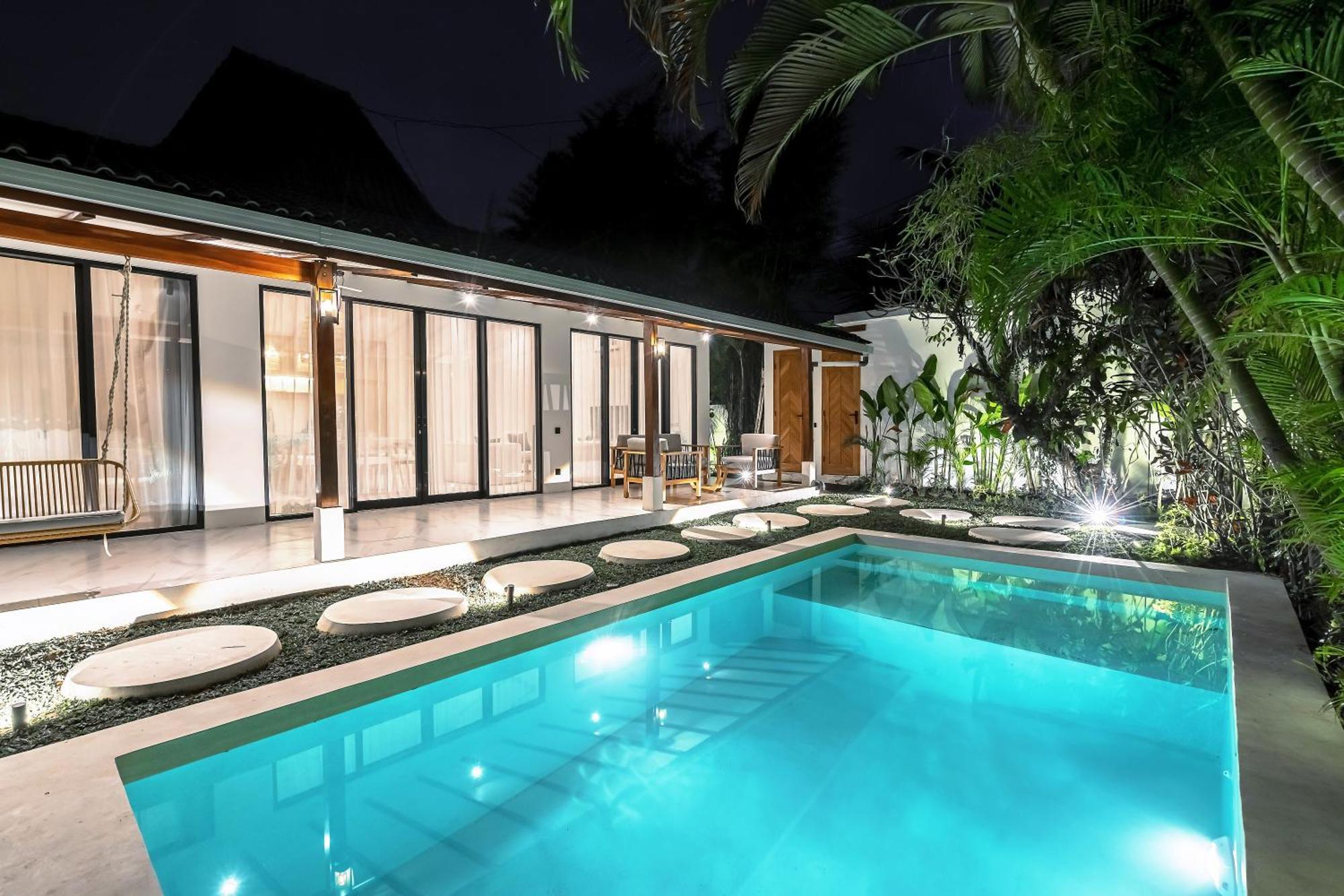 Blue Wave Luxury 3 Bedroom & Private Pool Villa *